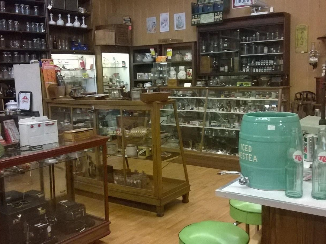 Cackleberry Farm Antique Mall景点图片
