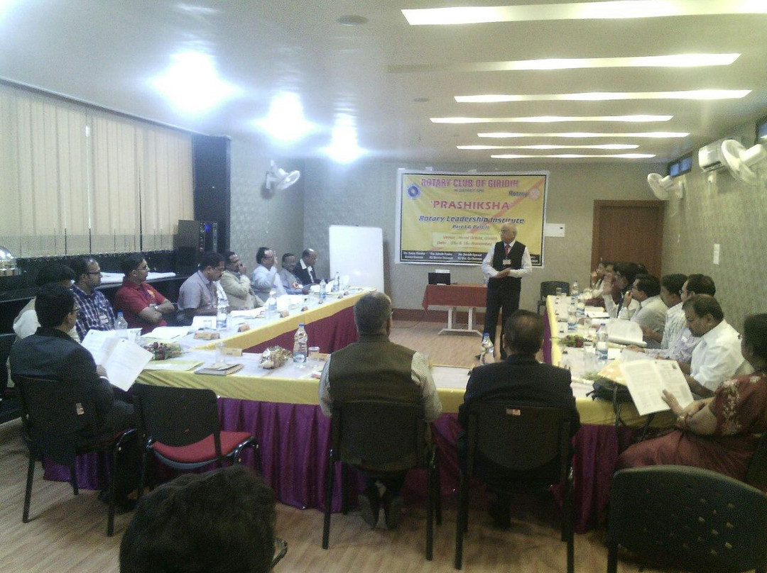 The Orbit Retreat主图