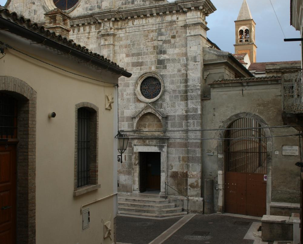 Basilica Cattedrale Nativita della Beata Vergine Maria-Ascoli Satriano必去景点