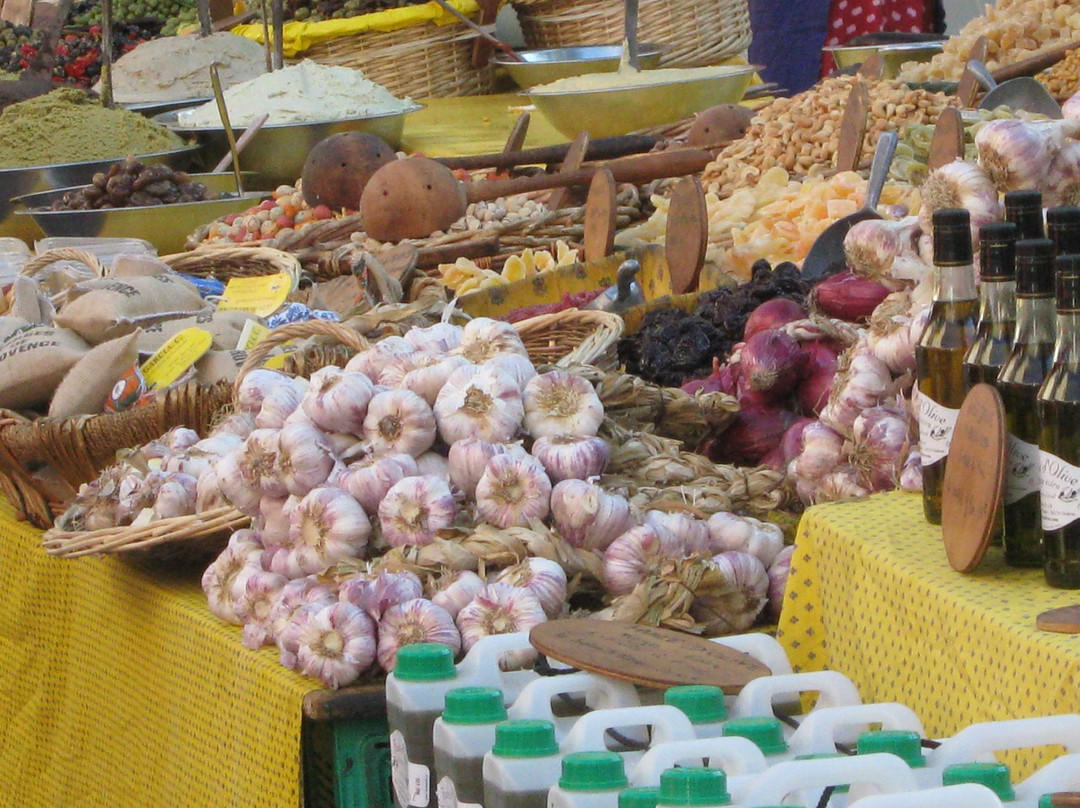 Wednesday morning market-圣雷米必去景点