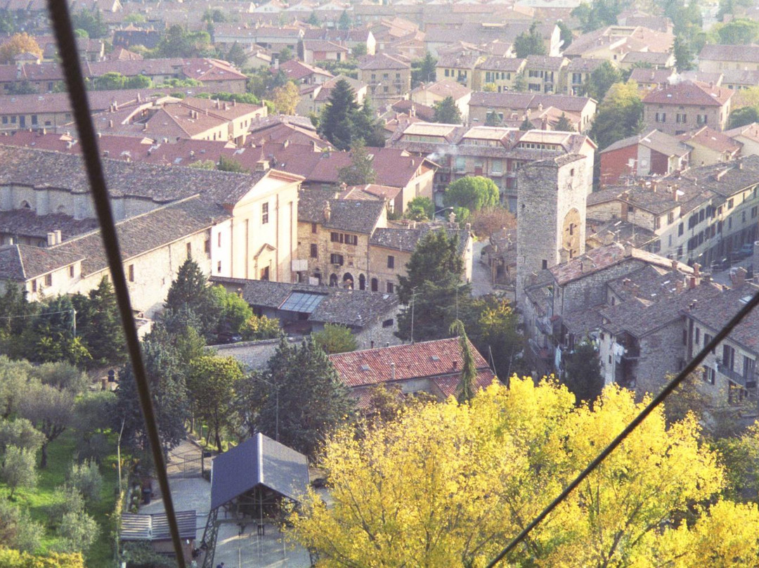 Museo Torre di Porta Romana-古比奥必去景点
