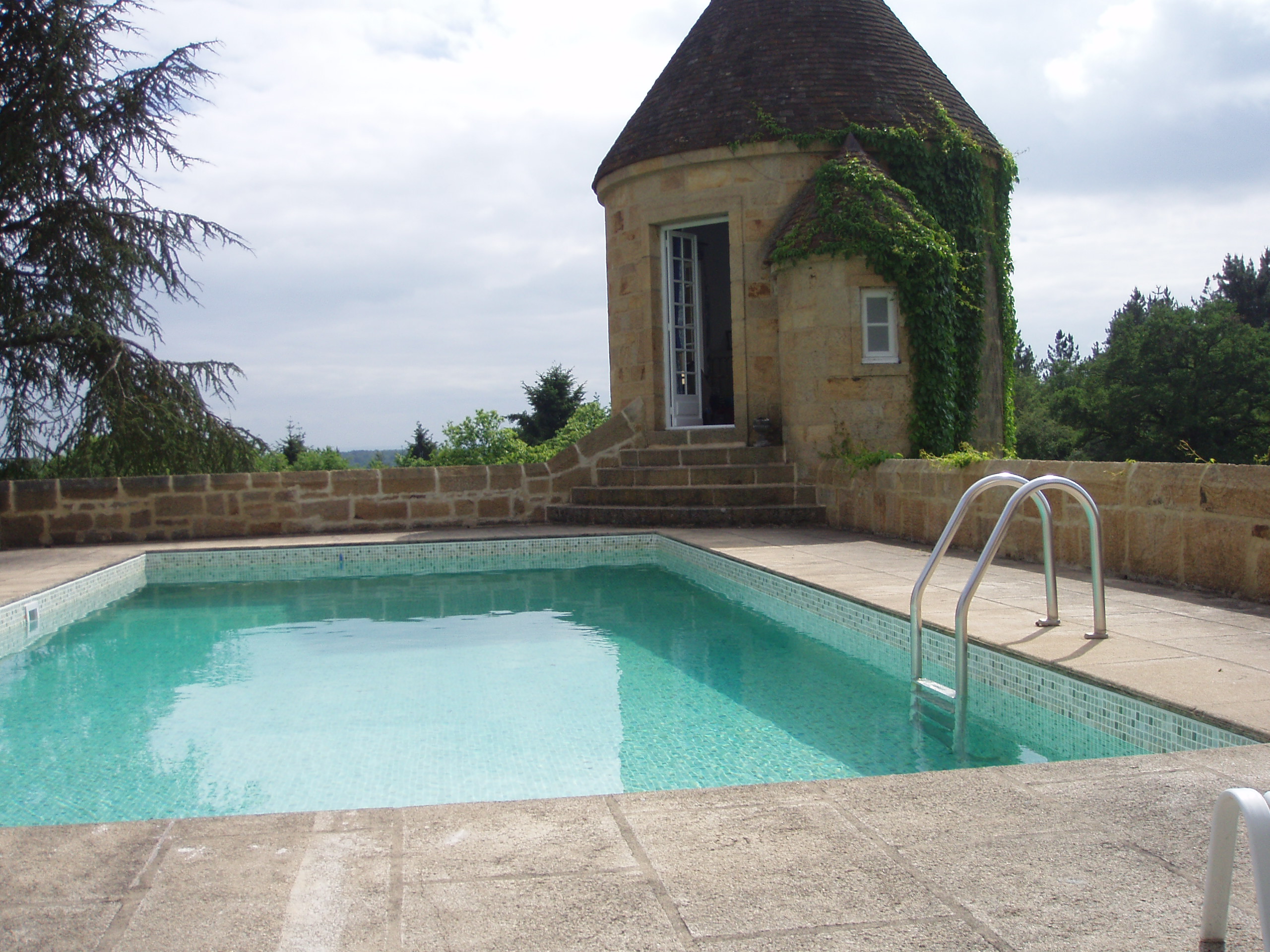 Manoir du Mortier-泳池