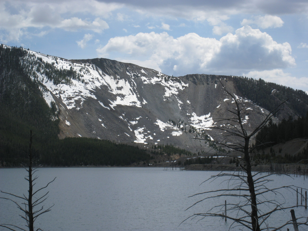 Earthquake Lake-西黄石镇必去景点