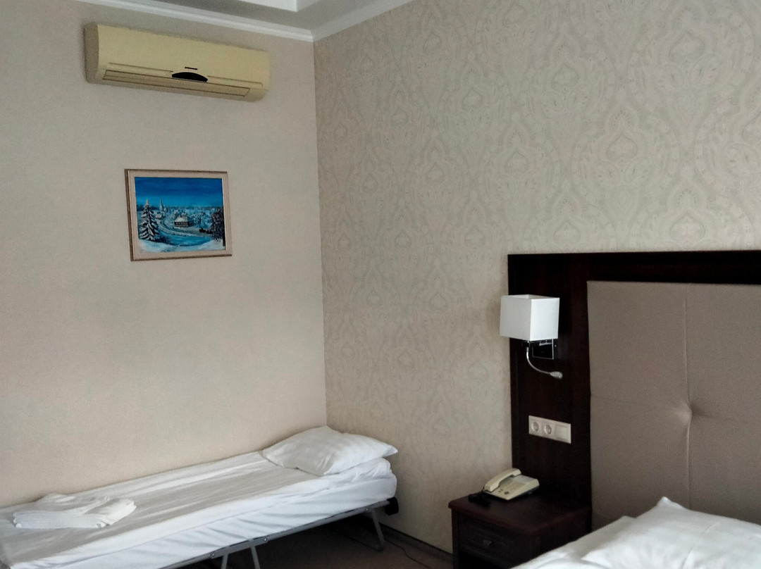 U Zolotykh Vorot主图