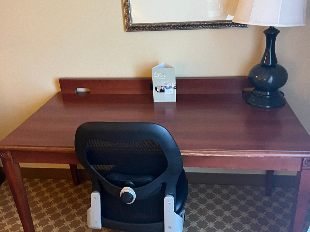 曼彻斯特机场乡村套房酒店主图