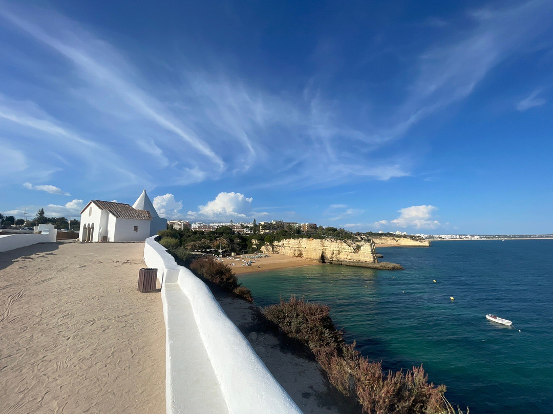 Praia de Nossa Senhora da Rocha景点图片