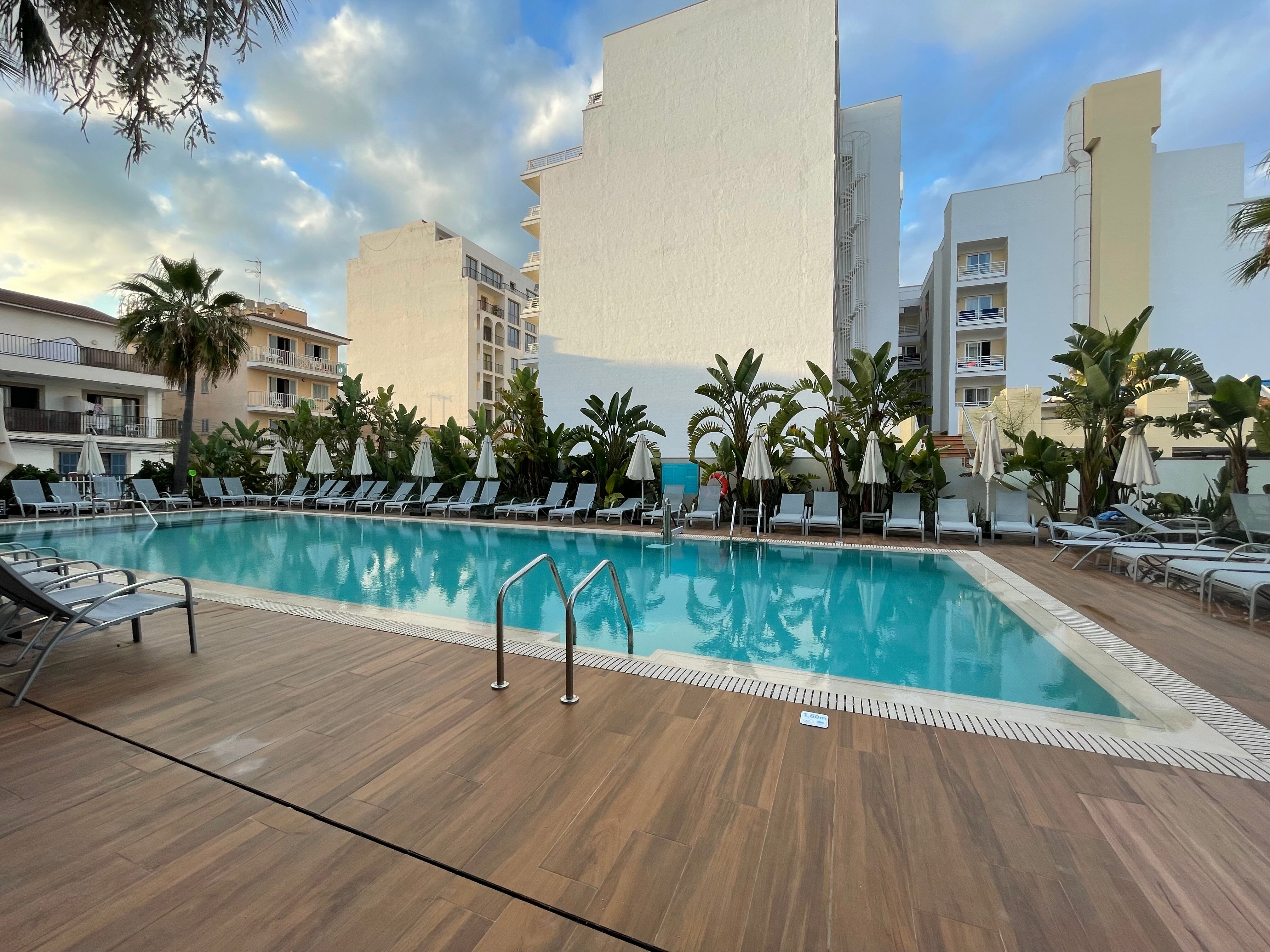 JS游艇酒店-泳池