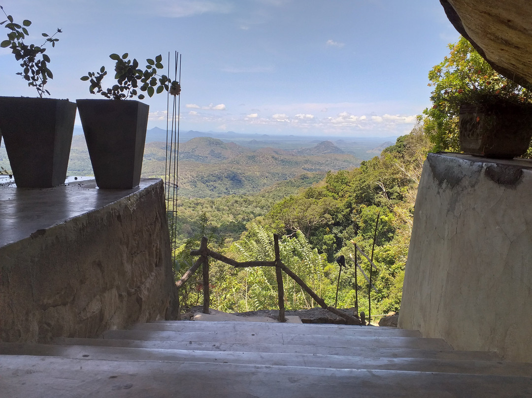 Rakkhiththa Kanda Aranya Senasanaya-Wellawaya必去景点