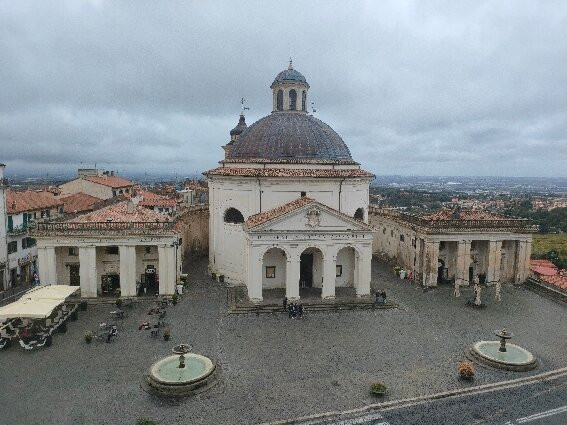 Piazza di Corte-阿里恰必去景点