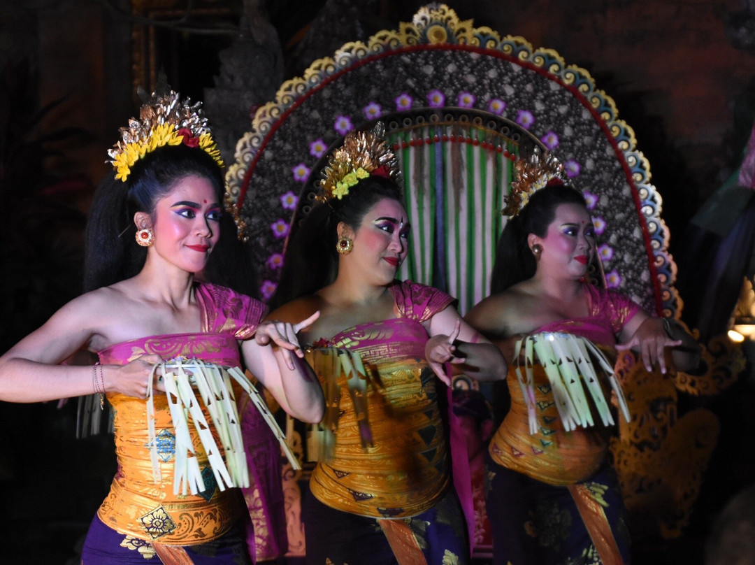 Dance Performance At Ubud Palace景点图片