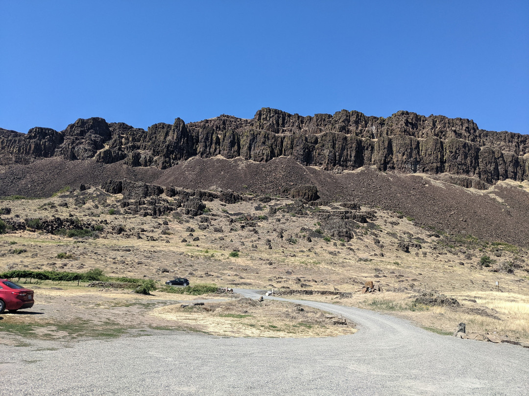 Cascade Cliffs Vineyard & Winery景点图片