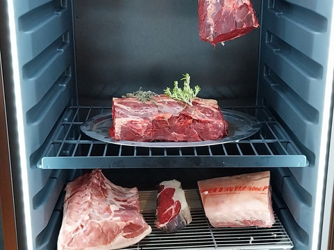 金色十字架酒店主图