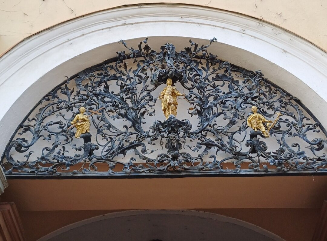 Fazola Gate