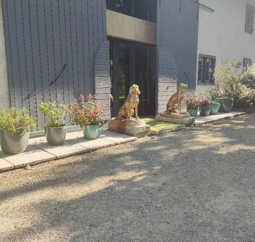 Chateau des Perichons主图