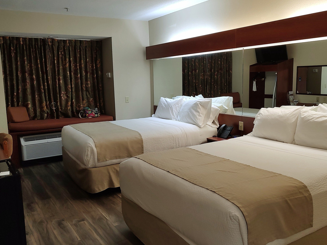 哈蒂斯堡麦克罗特客栈及套房酒店主图