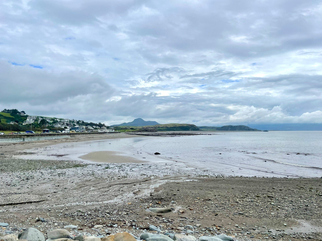 Criccieth Beach景点图片