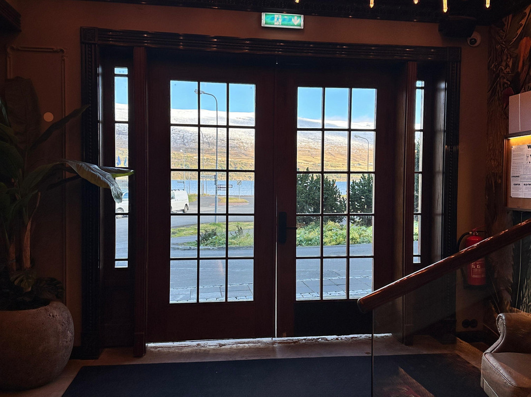 阿库雷里酒店主图