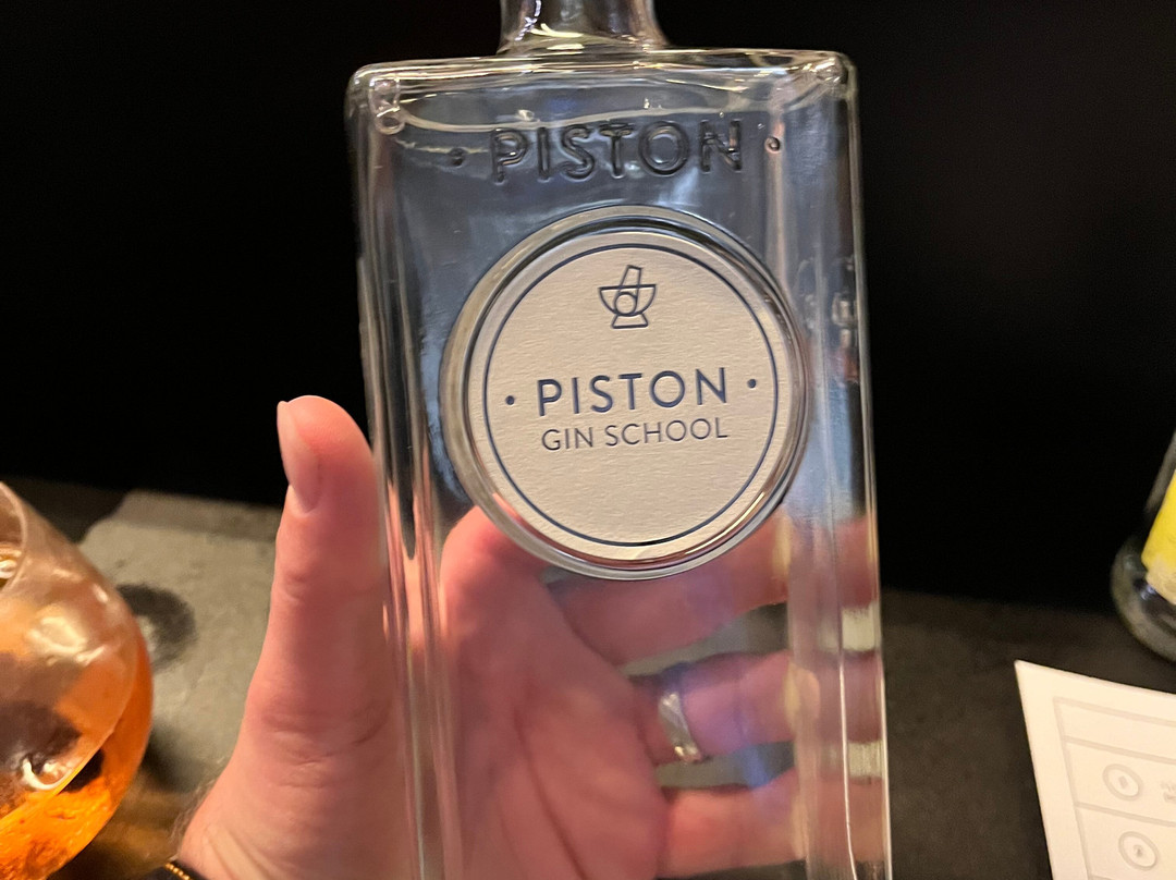 Piston Distillery景点图片