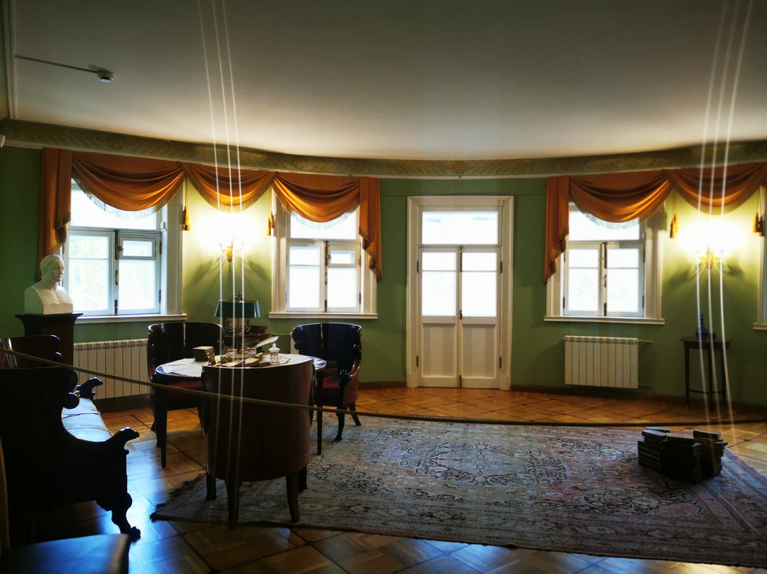 Pushkin Memorial Dacha Museum景点图片