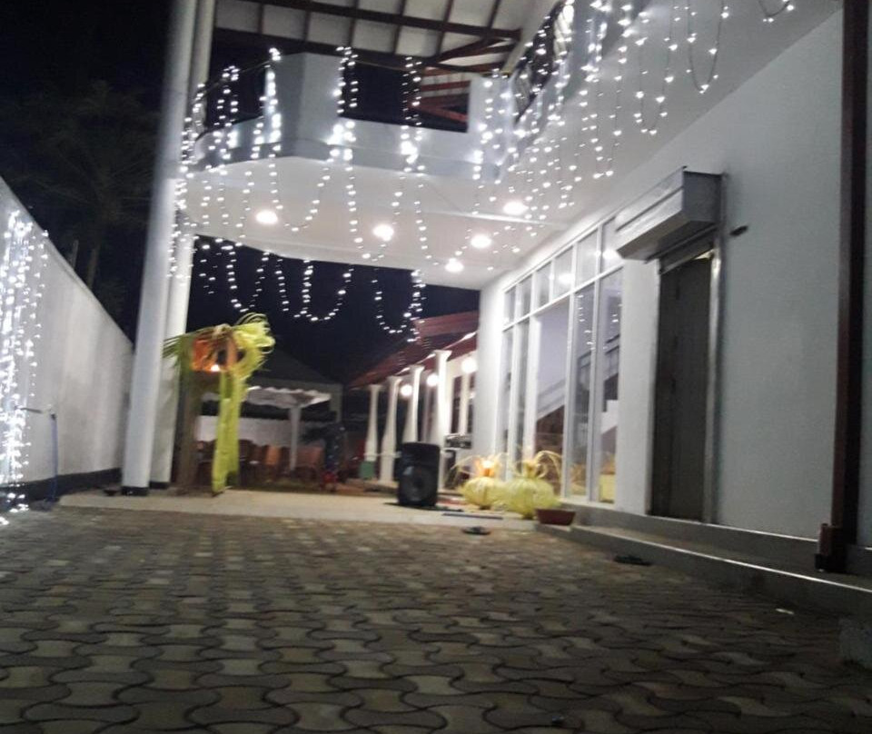 White Wall Hotel