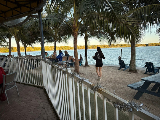 Blue Pointe Bar And Grill