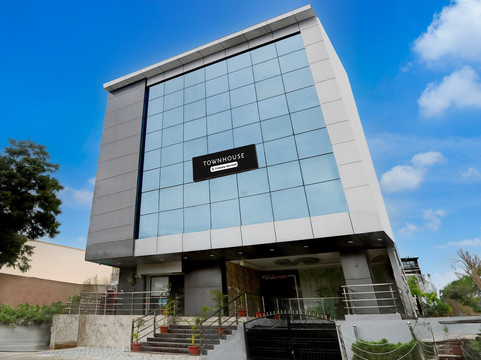 Super Townhouse Khammam