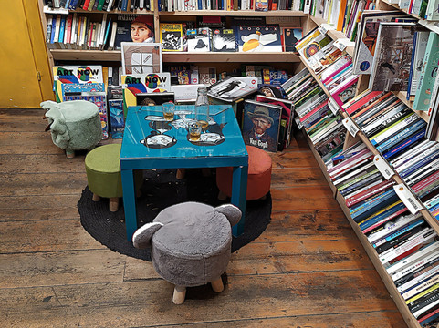 Andando e Stando Libreria con Mescita