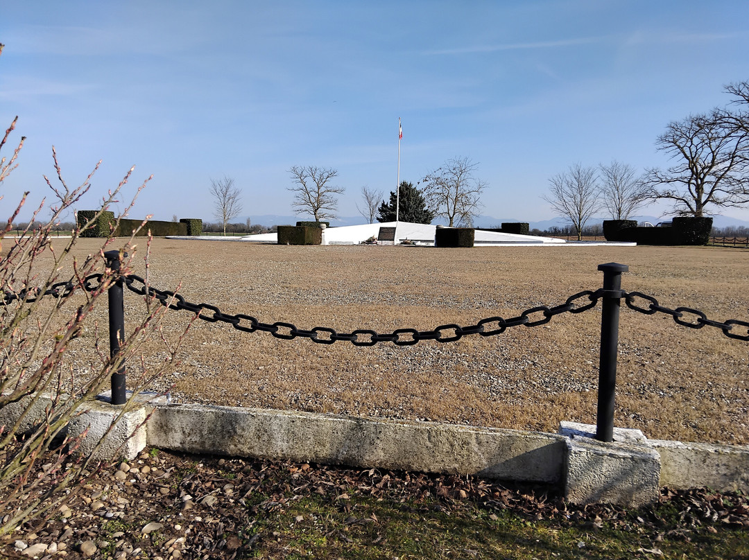 Mémorial Edmond Marin La Meslée景点图片