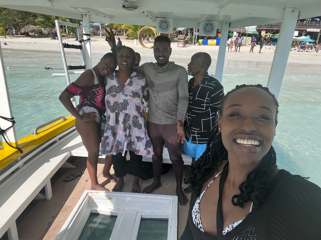 Captain Jace Allen Glass Bottom Boat Tours Negril景点图片