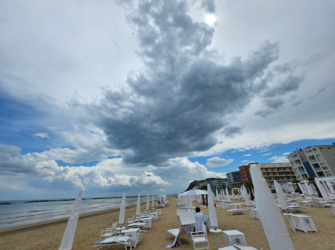 丽都怡东水疗酒店主图