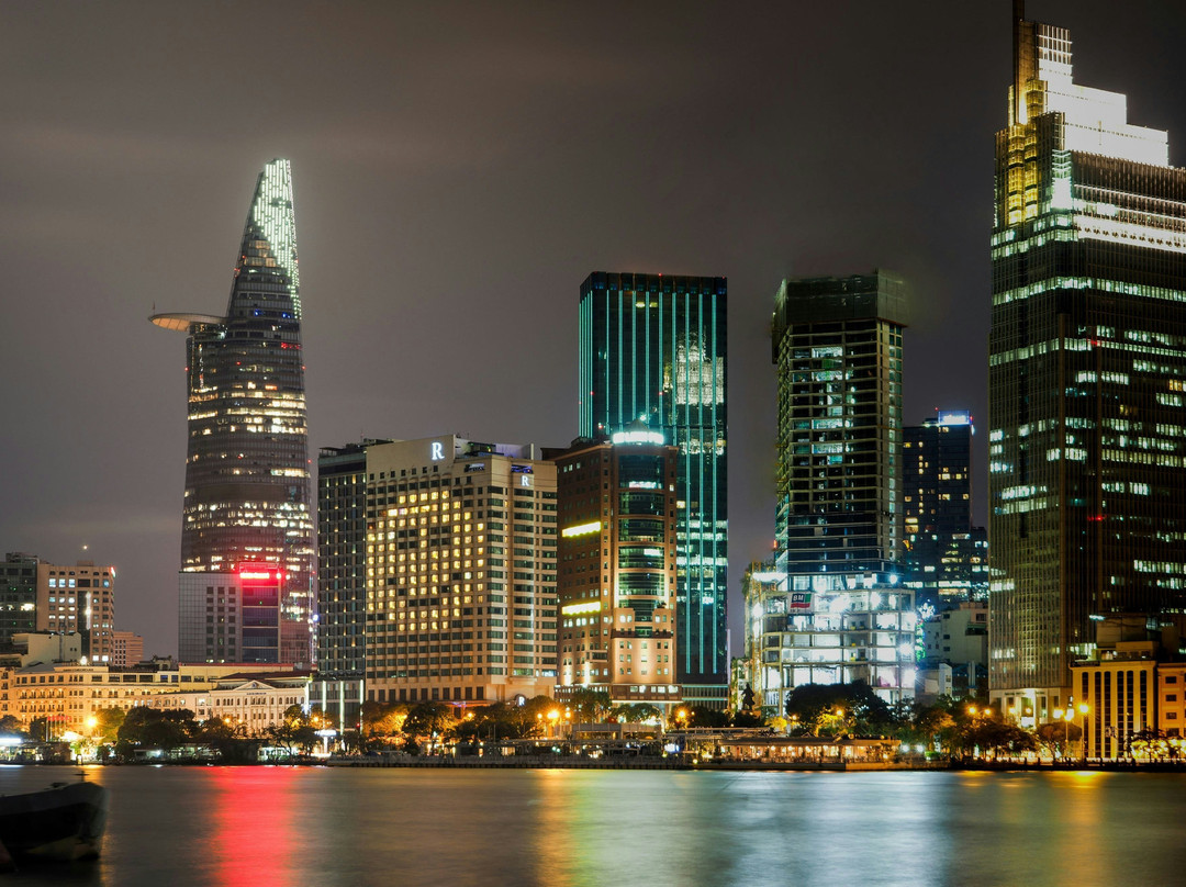 西贡河岸万丽酒店