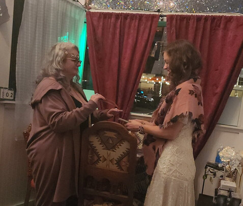 Bell, Book & Candle-比斯比必去景点