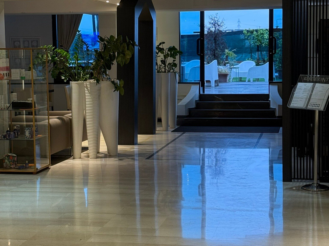 米兰高尔夫酒店主图