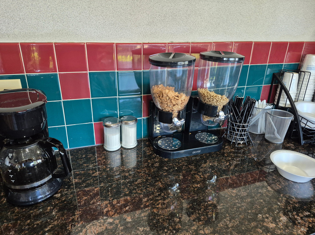 Howard Johnson by Wyndham Wichita Airport主图