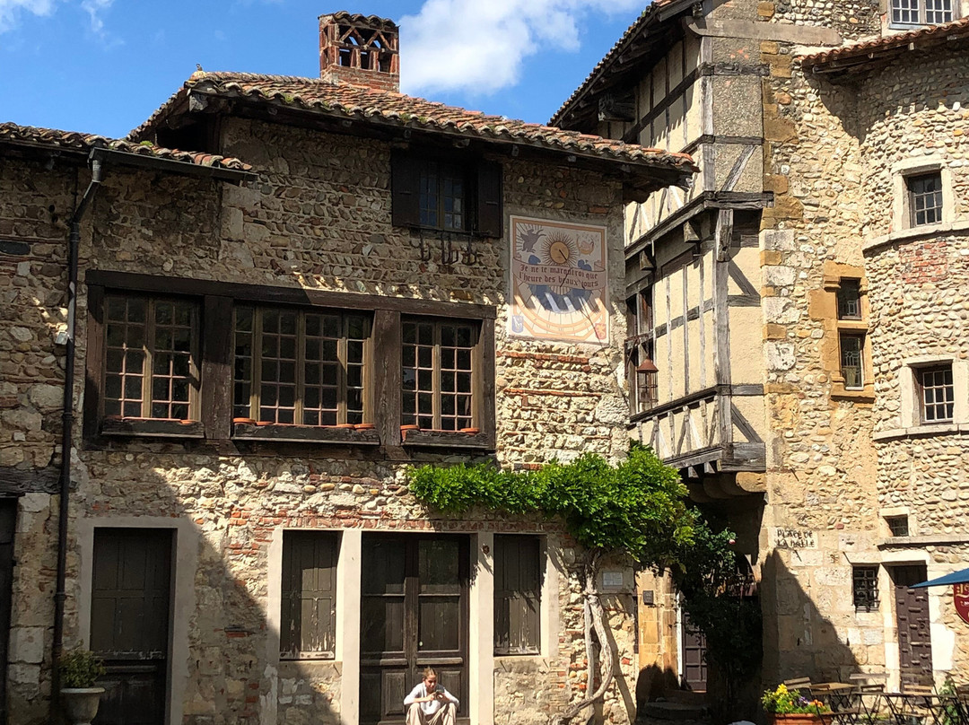Cité Médiévale De Pérouges-贝胡吉必去景点
