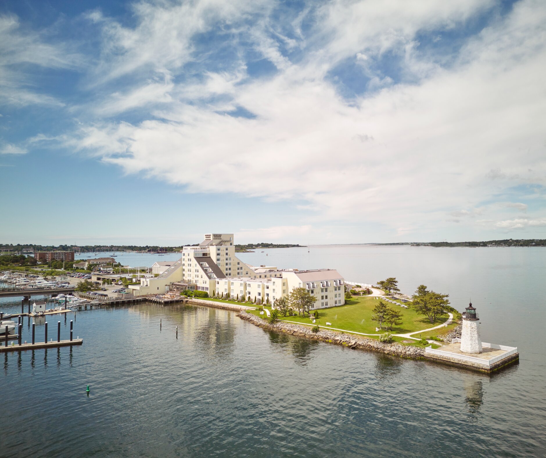 Newport Harbor Island Resort-浴室