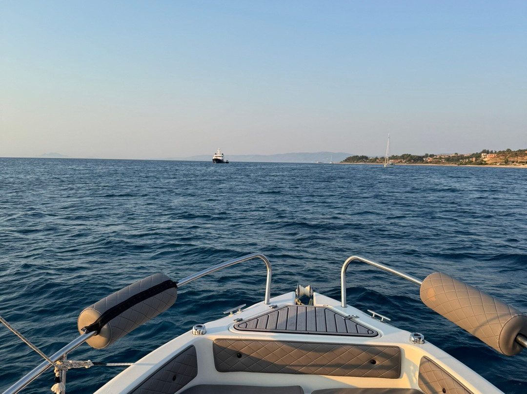 Dolphin Ski Club Water Sports & Boat Hire-Skala必去景点