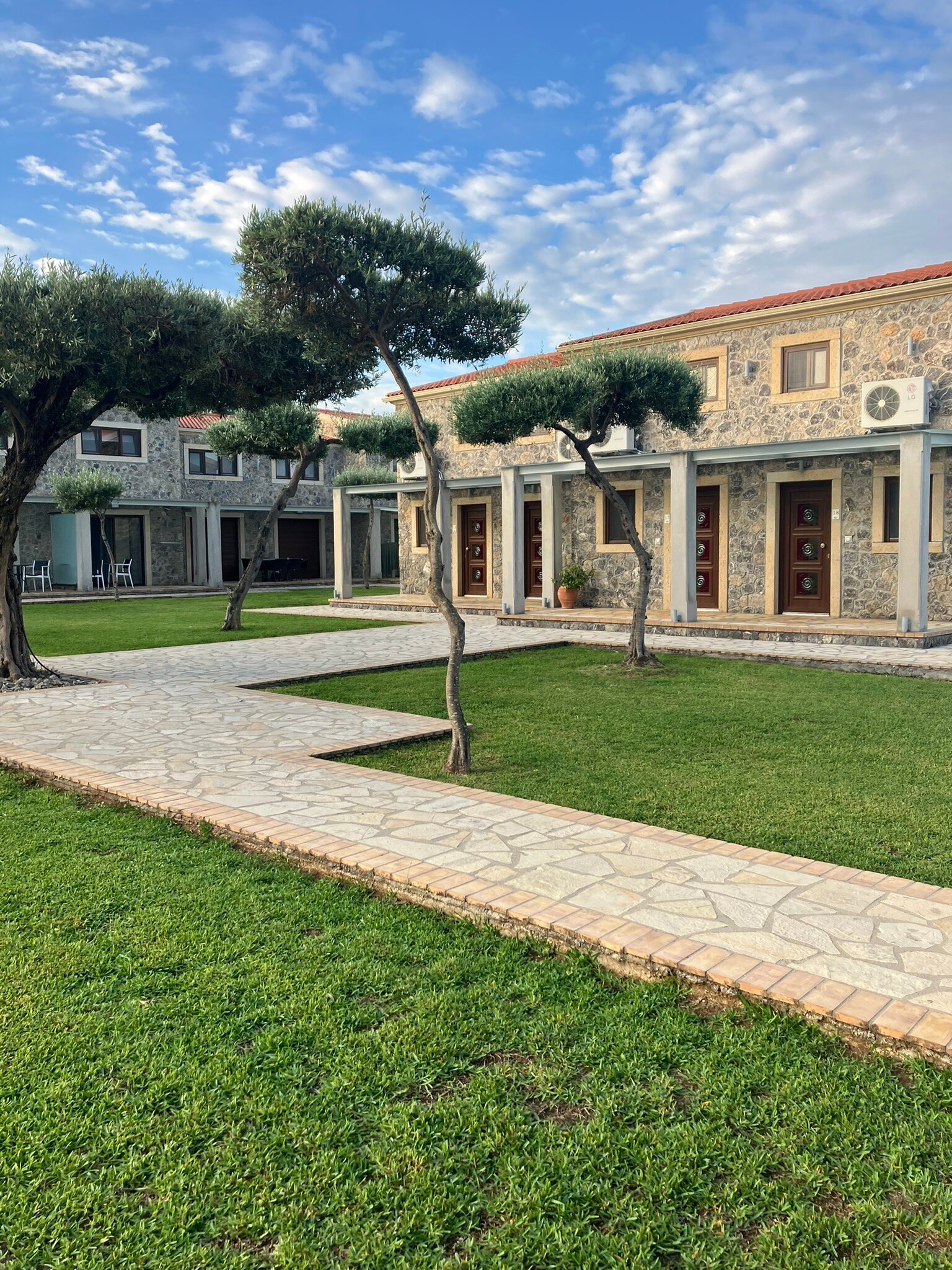 Bostonia Village-官方