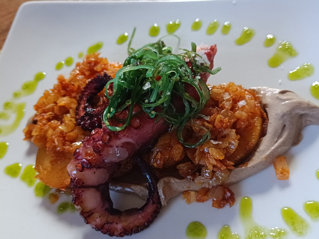 瑟罗德伊哈尔酒店主图