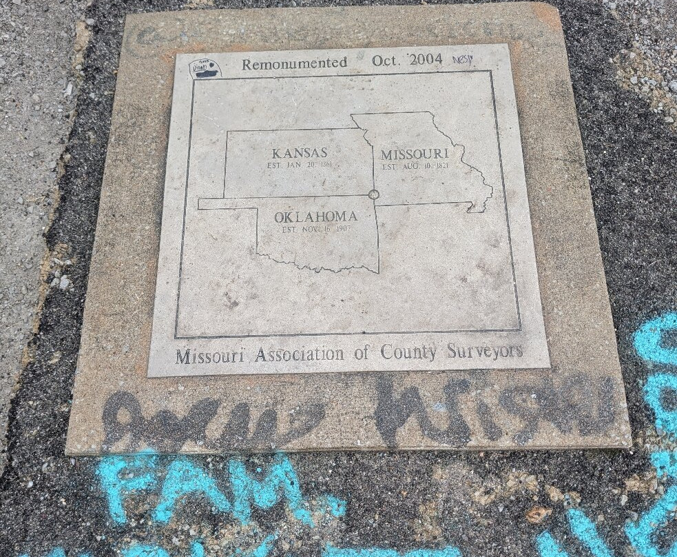 Stand on Three States: Kansas, Missouri, Oklahoma-Quapaw必去景点