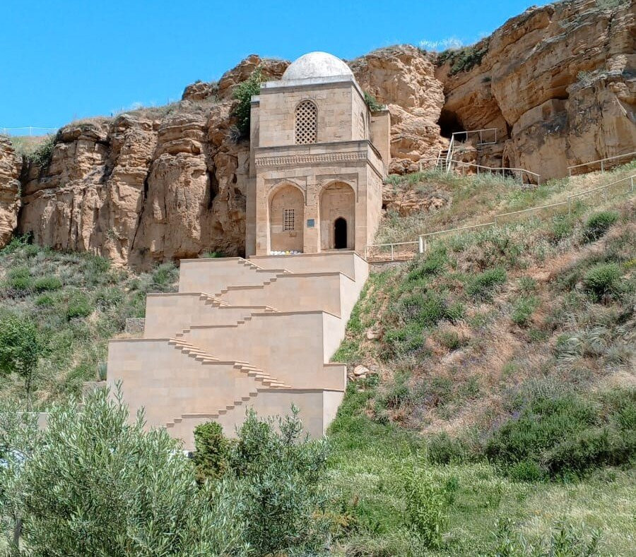 Diri Baba Mausoleum-Qobustan必去景点