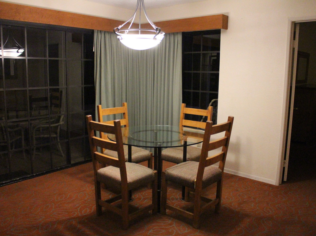 Riviera Oaks Resort And Racquet Club主图