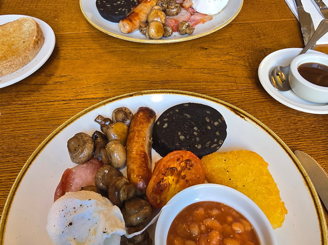 The Snooty Fox Hotel主图