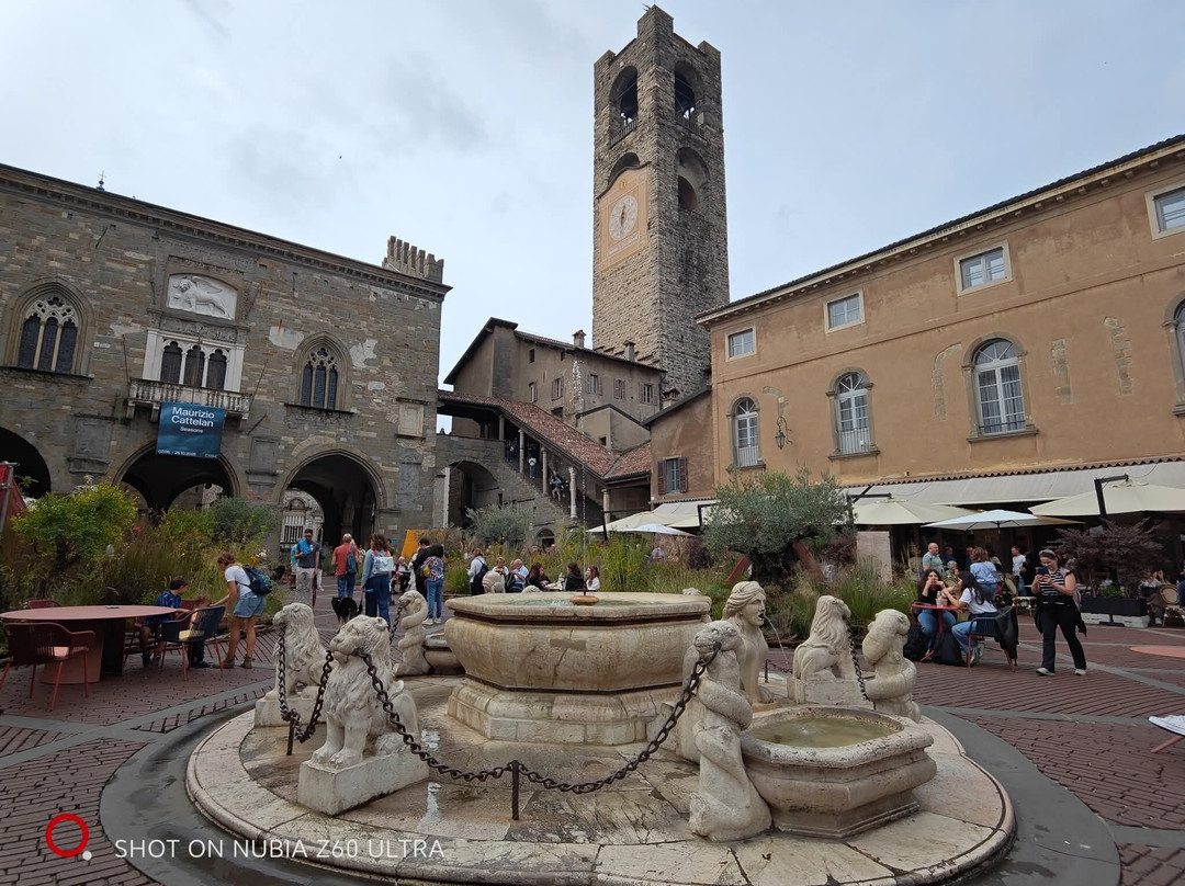 Piazza Vecchia-贝加莫必去景点