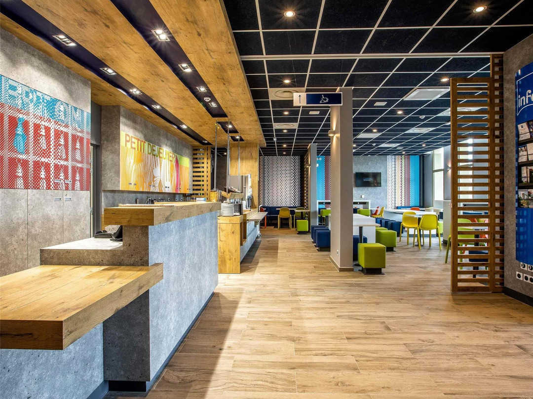 宜必思快捷巴黎热内维尔酒店主图