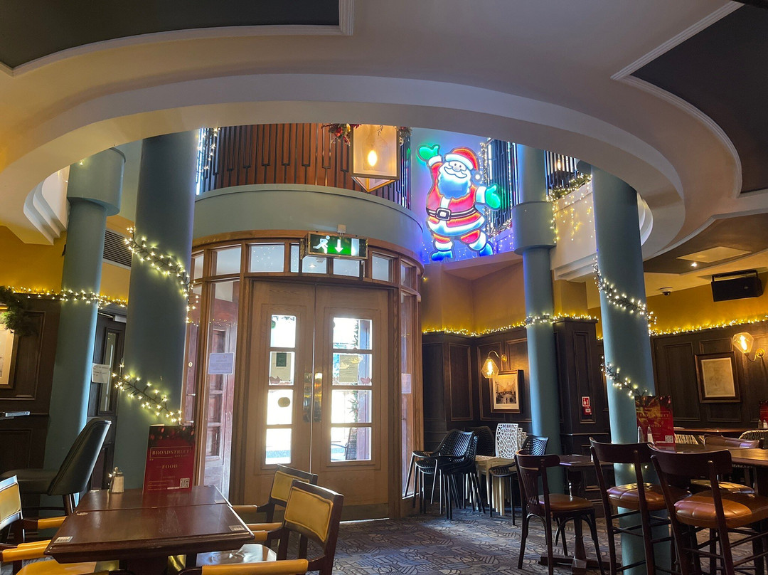 BroadStreet Bar & Grill