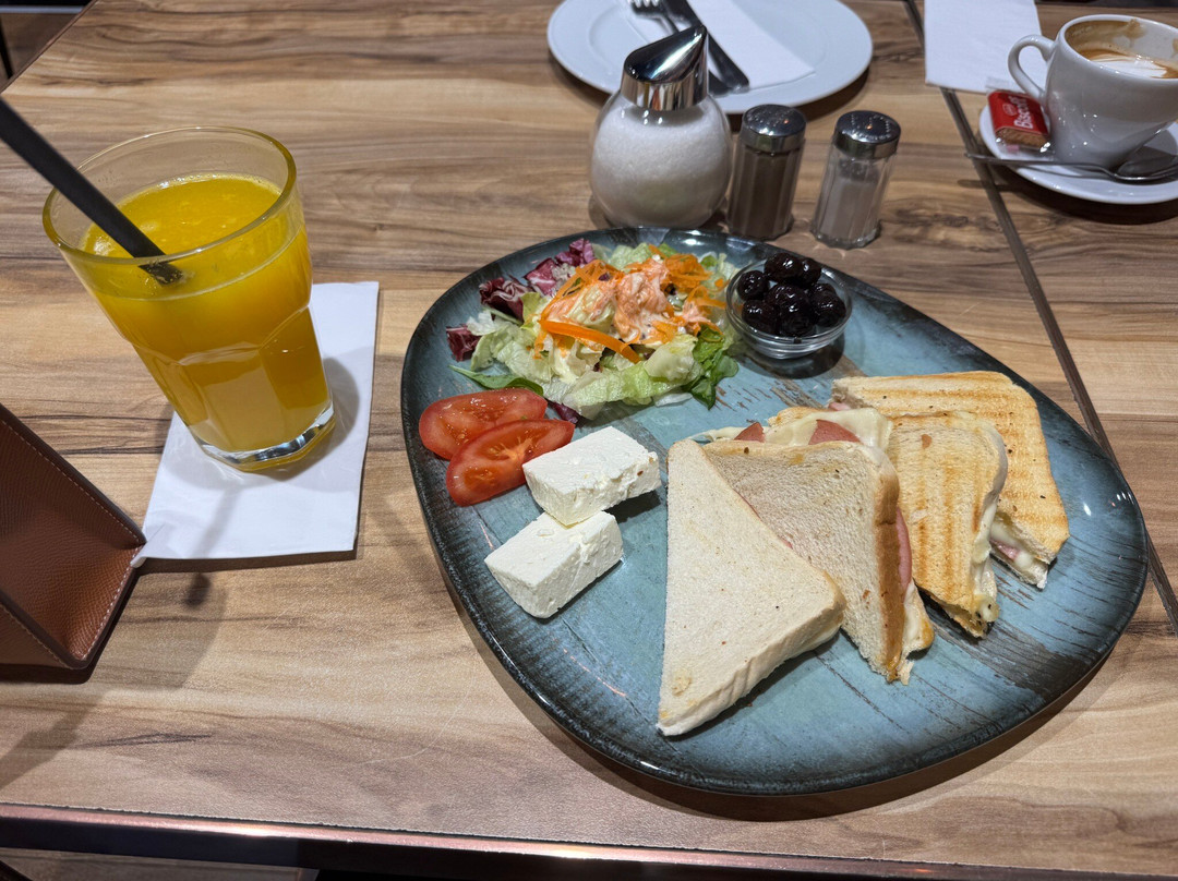 La Femme Checkpoint Charlie