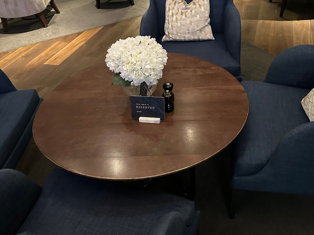 Clubrooms At Gatwick South Terminal-霍利必去景点