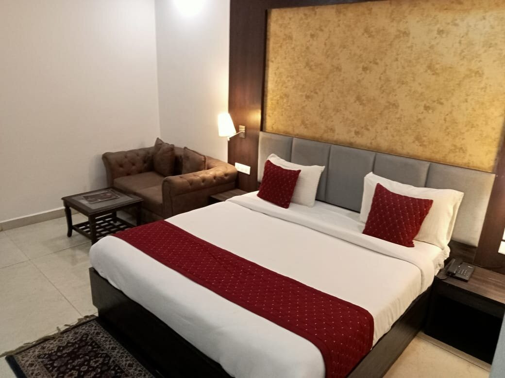 Hotel Park Tree Near Delhi Airport