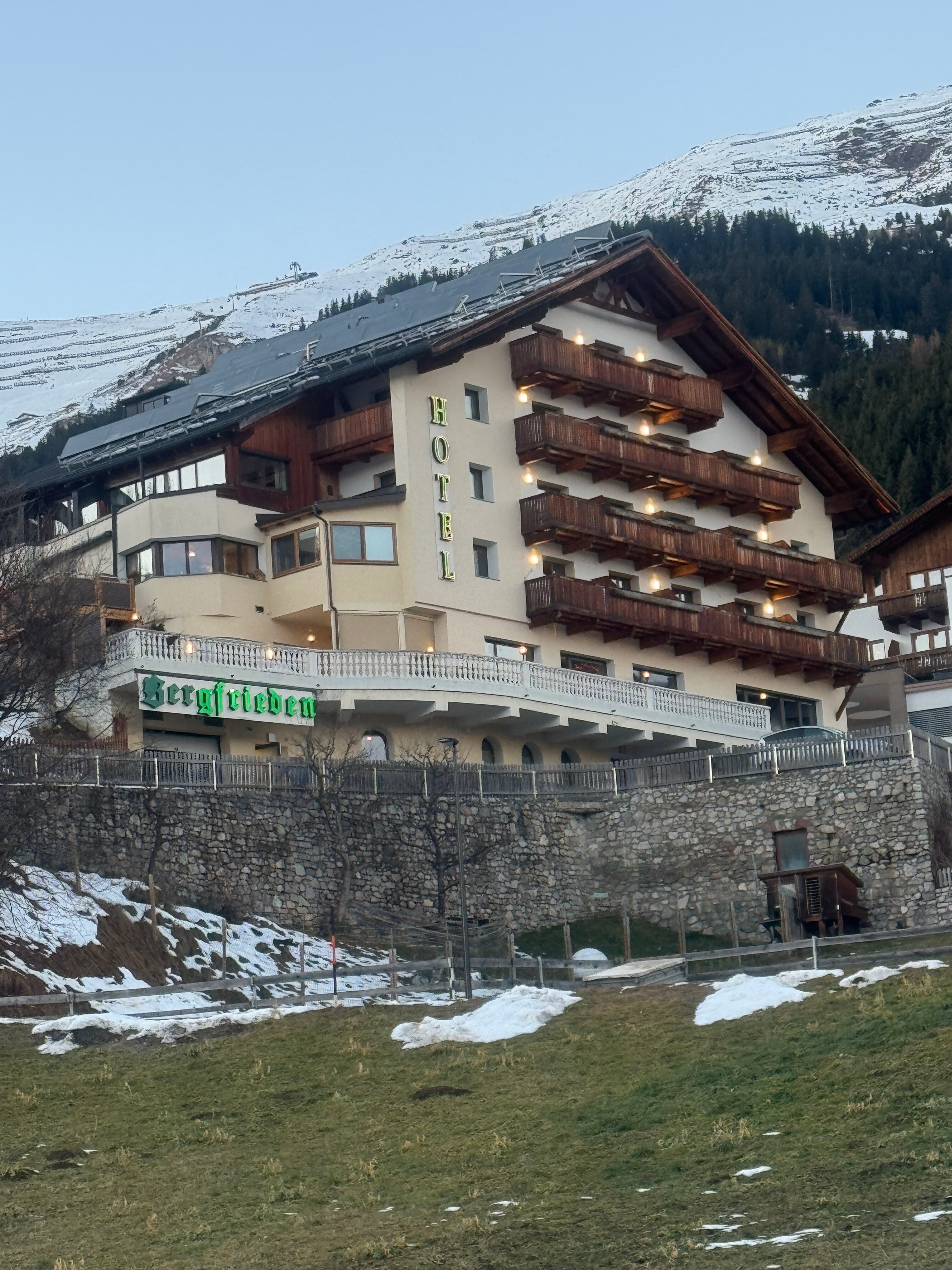 Hotel Bergfrieden-官方